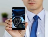 علماء روس يدربون الذكاء الاصطناعى على قياس ضغط الدم بواسطة هاتف ذكى