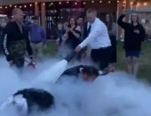 إشعال النيران فى عروسين خلال حفل الزفاف لإبهار الحاضرين.. فيديو وصور