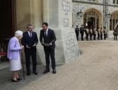 الملكة إليزابيث فى آخر ظهور لها لاستقبال حصان هدية من قبل رئيس أذربيجان