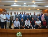 محافظ بورسعيد يلتقى 18 من أصحاب محال الممشى السياحى بعد تحرير عقود جديدة حتى 2050