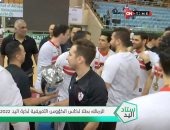 نجوم يد الزمالك يرفعون كأس الكؤوس الأفريقية بعد الفوز على الأهلى.. فيديو
