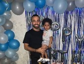 أفشة يشارك علي فوزي الاحتفال بعيد ميلاد ابنه قبل مباراة الأهلي وإنبي.. صور