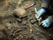 حل لغز المقابر الجماعية الغامضة بإنجلترا خلال القرن السابع عشر.. اعرف التفاصيل