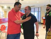 الأهلى يصل القاهرة بعد الفوز بالسوبر الأفريقى لليد وخسارة الكؤوس.. صور