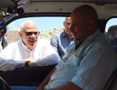 محافظ بورسعيد يوجه بإزالة الإشغالات وتكثيف أعمال النظافة بحى الزهور.. صور