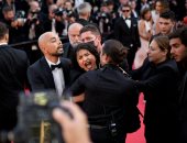 السجادة الحمراء لمهرجان كان تتحول لمناهضة الحرب فى أوكرانيا والعنف ضد المرأة