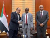 السفير المصرى بالخرطوم يلتقى عضو مجلس السيادة الانتقالى السودانى