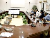 مناقشة مستجدات أعمال الوسائط المتعددة والجرافيك الخاصة بالعرض المتحفي بالمتحف المصري الكبير