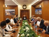محافظ بورسعيد يستقبل لجنة من مجلس الوزراء والصناعة والاستثمار 