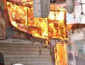 الحماية المدنية بأسوان تسيطر على حريق بـ4 محلات فى كوم أمبو دون إصابات.. صور