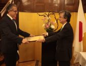 وزير السياحة والآثار يتسلم وسام الشمس المشرقة من سفارة اليابان