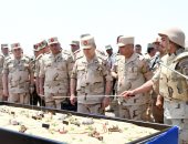 الفريق أسامة عسكر يتفقد معسكر إعداد وتأهيل مقاتلى شمال سيناء