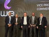 الشركة المصرية للاتصالات WE تحصد جائزة باحتفالية bt100