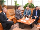 رئيس جامعة الفيوم يستقبل لجنة قطاع الدراسات الصيدلية بالأعلى للجامعات.. صور