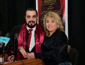 مجدى كامل يحصل على الدكتوراه بحضور زوجته مها أحمد ورمضان صبحى