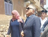 مدير أمن سوهاج ينتقل لموقع حادث انهيار منزل المنشاه 