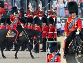 الأمير وليام يتدرب على الحصان للمشاركة بموكب عيد ميلاد الملكة.. فيديو وصور