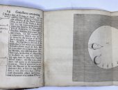 العثور على كتاب نادر من القرن السابع عشر عن الكائنات الفضائية فى بريطانيا