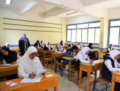 انطلاق ماراثون امتحانات الدبلومات الفنية بالمحافظات.. المحافظون يتفقدون اللجان.. الطلاب يؤدون مادتى "العربى والدين" ولا شكاوى حتى الآن.. تجهيزات لمكافحة الغش وإجراءات وقائية ورقابية مشددة وزائرات صحيات باللجان