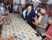 الخشت يشارك طلاب المدن فى مأدبة غداء ويستمع لمقترحاتهم حول الخدمات المقدمة