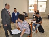 رئيس جامعة حلوان يتفقد كليتى الحاسبات والتربية لمتابعة سير امتحان نهاية العام