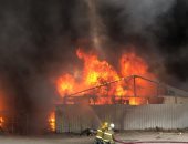 حريق هائل فى سوق الخيام بالكويت.. وفرق الإطفاء تحاول إخماد النيران