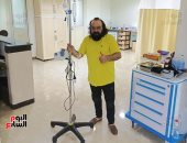 خروج المطرب أبو الليف من المستشفى بعد تحسن حالته الصحية
