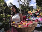 ملابس وقبعات من الورود.. كرنفال الزهور يزين هندوراس الأمريكية