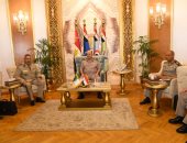 الفريق أسامة عسكر يلتقى رئيس الوفد العسكرى الجزائرى خلال زيارته لمصر
