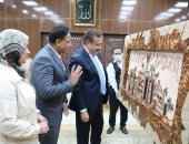 مشغولة فنية إهداء من جامعة المنوفية إلى ديوان المحافظة.. صور