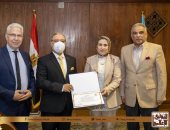 رئيس جامعة طنطا يكرم الفائزين بالمركز الرابع بمنتدى الحوسبة والذكاء الاصطناعى