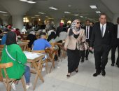 رئيس جامعة حلوان يتابع انتظام أعمال الامتحانات بكلية الحقوق.. صور