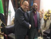 سفير مصر فى الخرطوم يبحث مع وزير الصحة السودانى سبل التعاون الثنائى