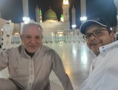 محمد هنيدى فى المسجد النبوى بالسعودية برفقة محمد محمود