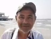 كاميرا أفلام من 60 سنة.. أسرار رجب أقدم مصوراتى على شاطئ بورسعيد.. فيديو
