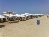 إقبال الآلاف على شاطئ بورسعيد هروباَ من ارتفاع درجات الحرارة.. لايف وصور