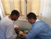 قافلة جامعة القاهرة توقع الكشف الطبى على 2440 حالة مرضية فى حلايب وشلاتين