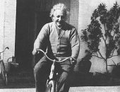 جائزة نوبل تنشر نصيحة من آينشتاين لابنه فى اليوم العالمى للدراجات الهوائية 