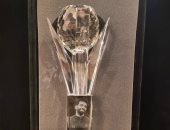 شاهد درع تكريم اتحاد الكرة لمحمد صلاح قبل انطلاق مباراة غينيا 