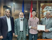 وكيل تعليم دمياط يكرم أوائل الشهادة الإعدادية 2022.. صور