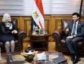 وزير الشباب والرياضة يناقش مع مساعد الأمين العام للجامعة العربية قرارات وتوصيات مجلس الوزراء العرب