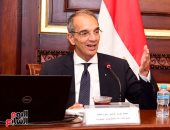 أخبار مصر.. وزير الاتصالات يعلن إطلاق خدمات "التوقيع والختم الإلكترونى" للشركات والأفراد   