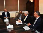 وزير الإسكان يتابع مشروع سد ومحطة "جوليوس نيريرى" على نهر روفيجى بتنزانيا