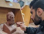أحب النحت فى الطفولة.. "عمر" يلتحق بفنون جميلة لاستكمال موهبته بالعلم