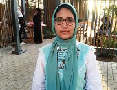 "شمس" طالبة تهوى رسم البورتريهات وأصغر متطوعة فى القومى للمرأة بدمياط.. فيديو