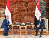 الرئيس السيسي يستقبل رئيس مجلس القيادة الرئاسى اليمنى فى قصر الاتحادية