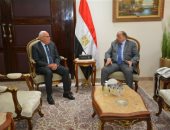 وزير التنمية المحلية يتابع مع محافظ بورسعيد موقف توريد القمح من المزارعين