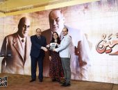 الزميل أحمد يعقوب يتسلم جائزة مصطفى وعلى أمين الصحفية فى القصة الإنسانية