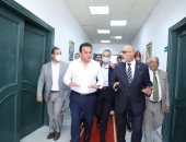 القائم بأعمال وزير الصحة يتفقد مستشفيى رأس التين العام وجمال عبد الناصر