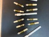 ضبط راكبين بمطار القاهرة بحوزتهما عقاقير وعبوات بداخلها زيوت مخدرة